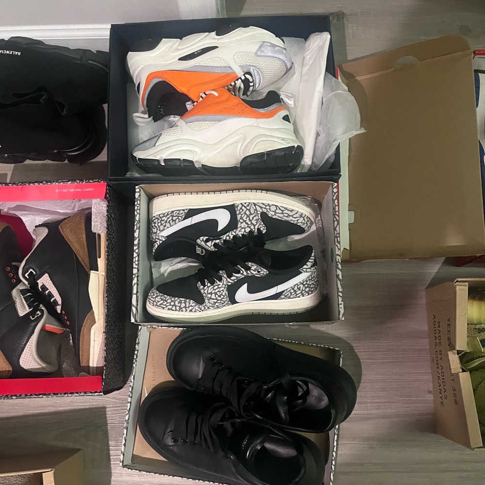 Shoes 6.5 7 and one is a 8